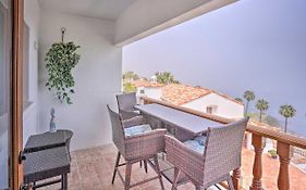 Quiet Avalon Getaway Villa With Ocean View And Balcony